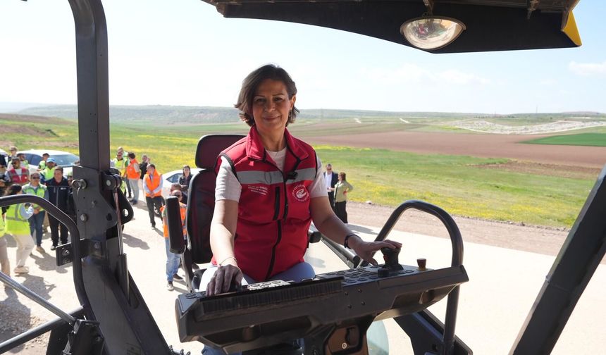 Büyükşehir Belediyesi 2026 Sezonunun İlk Asfaltını Döktü