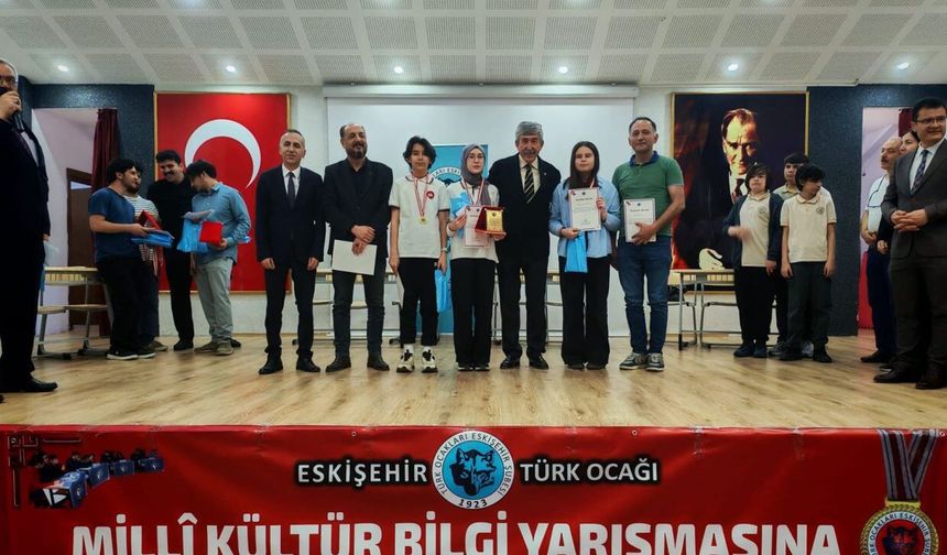 Ortaokullarda Gülay Kanatlı Liselerde Süleyman Çakır Birinci