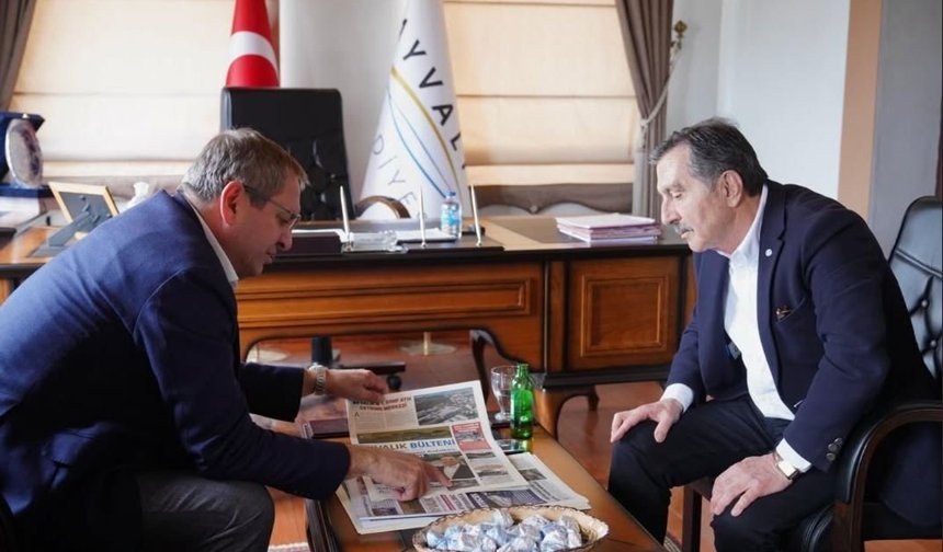 Başkan Ataç Ayvalık Belediye Başkanı Mesut Ergin İle Bir Araya Geldi