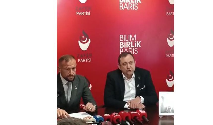 Tekin Emre Öztürk Zafer Partisi Rozetini Törenle Taktı