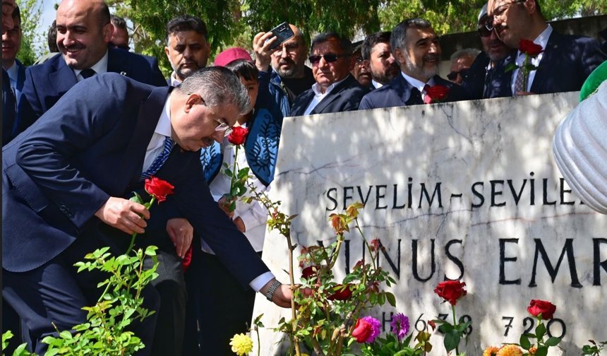 Yunus Emre Kabri Başında Anıldı