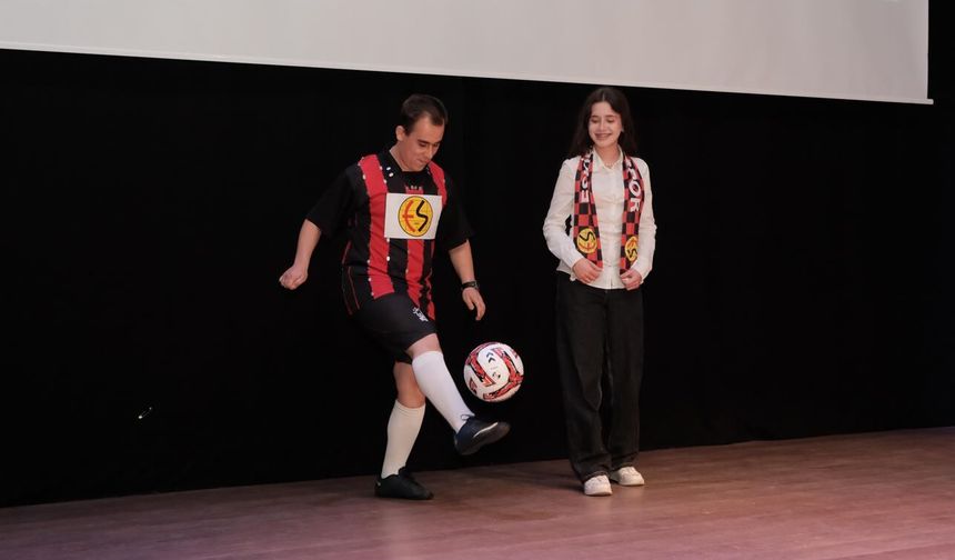 Engelleri Aşan Defile Büyük Beğeni Topladı