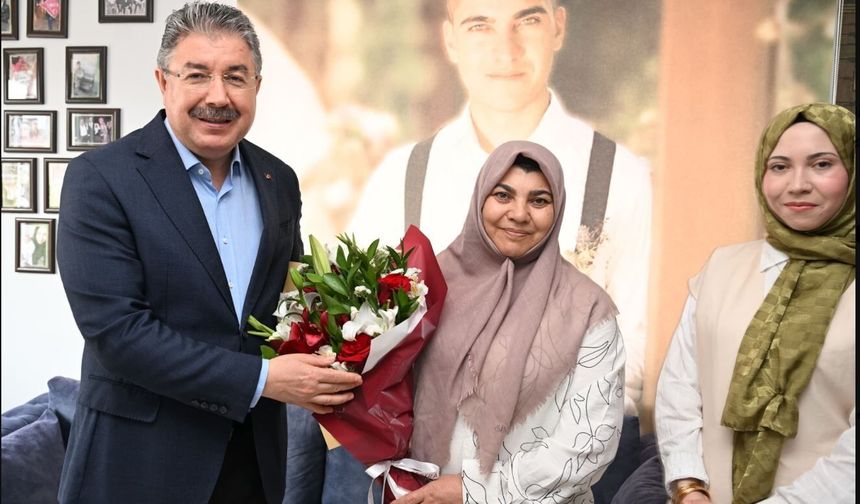 Vali Yılmaz Bayramda Şehit Ailesini Unutmadı
