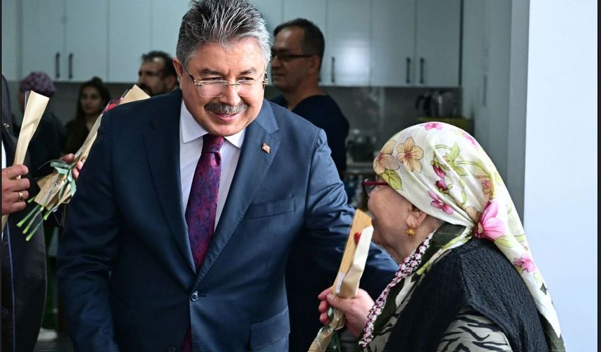 Vali Yılmaz Bayramda Yaşlıları Unutmadı