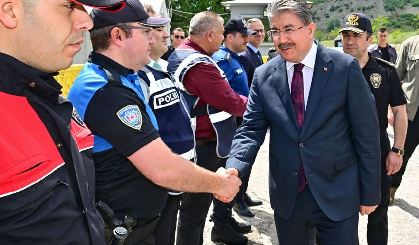 Vali'den Polis Uygulama Noktasına Bayram Ziyareti