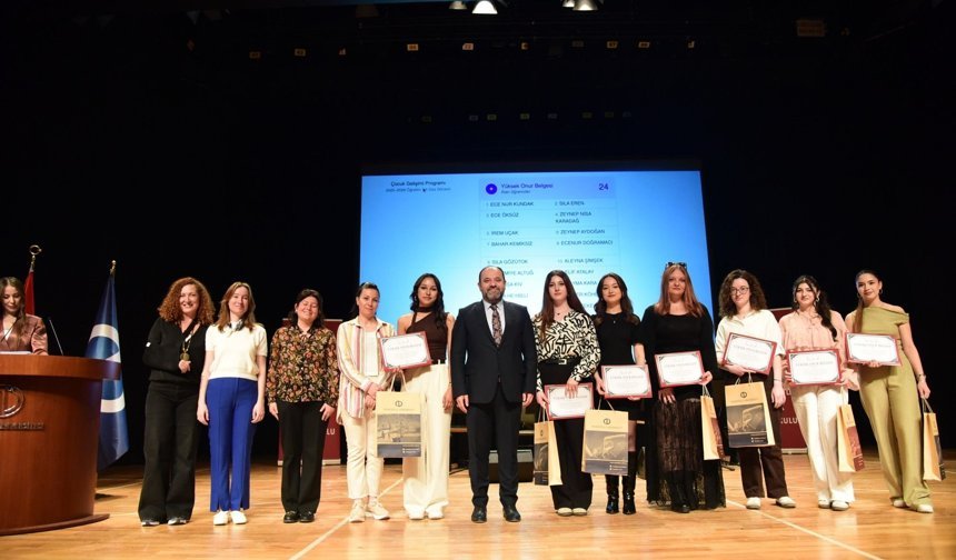 YEMYO Öğrencileri Akademik Başarılarıyla Ödüllendirildi