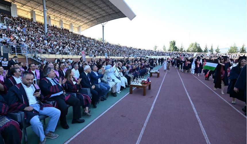 "Mezuniyet Töreninde Filistin Bayrağı Zorla Alındı!"