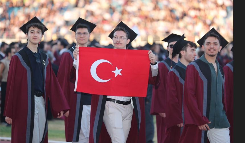 ESTÜ'de Öğrenciler Kep Attı