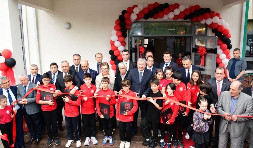 Fethi Heper Spor Ortaokulu Efsanelerle Birlikte Açıldı