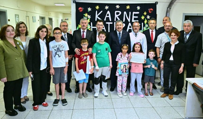 Hastanede Tedavi Gören Öğrencilerin Karne Mutluluğu