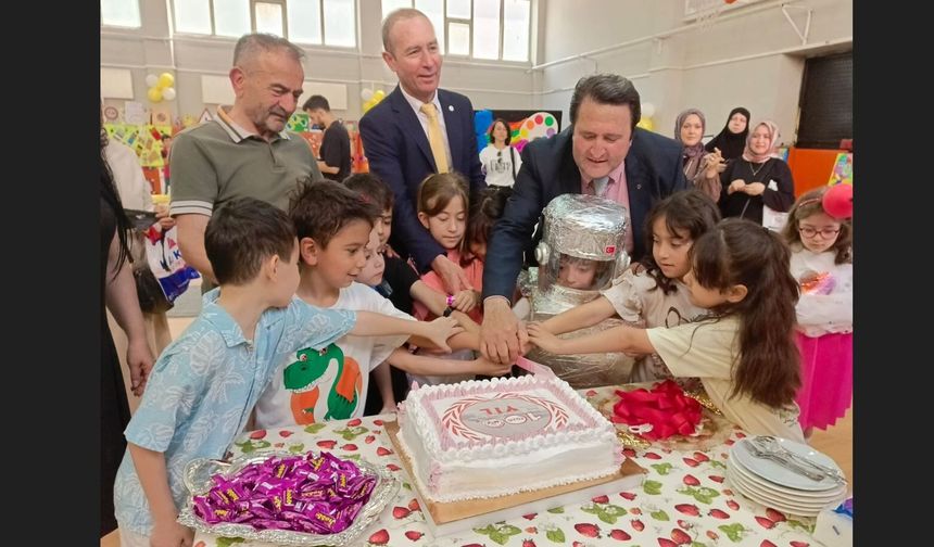 Eskişehir'in 100 Yıllık Okulunda Görkemli Sergi