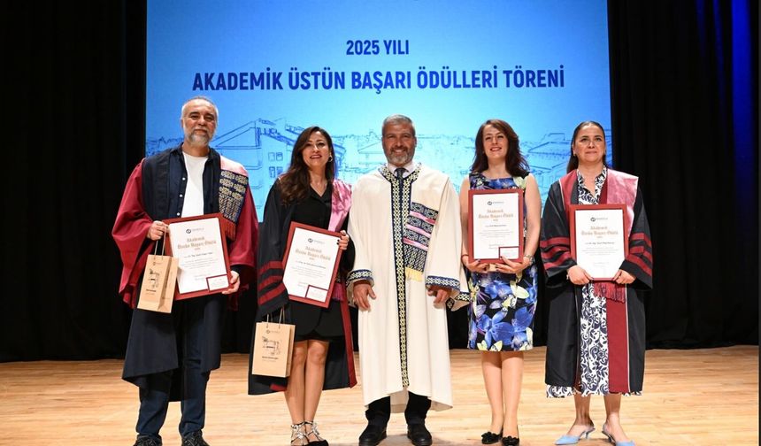 2025 Yılı Akademik Üstün Başarı Ödülleri Sahiplerini Buldu