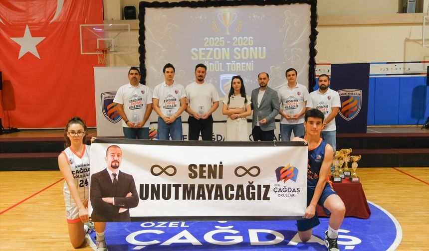 Çağdaş Kolejlilerde Gurur Dolu Ödül Töreni