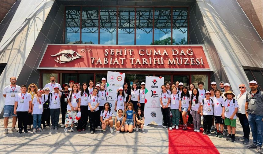 "Fosillerin İzinde Bir Macera"
