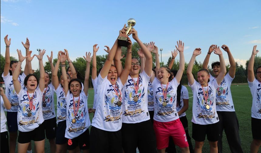 İlk U15 Kızlar Kupası Eskişehir Büyükşehir’in