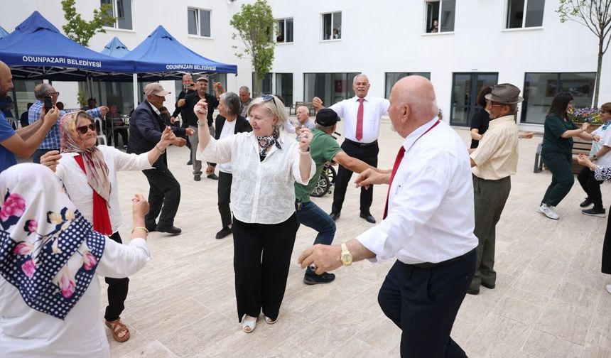 Koca Çınarlar Aynı Çatı Altında Buluştu