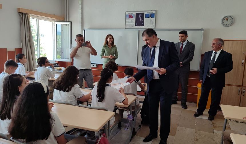 Kaymakam Ulu Öğrencilere Karne Dağıttı