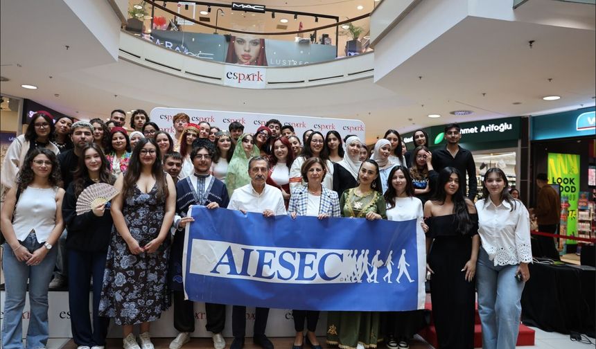 Ünlüce Ve Ataç Kültür Panayırı’nda Gençlerle Buluştu