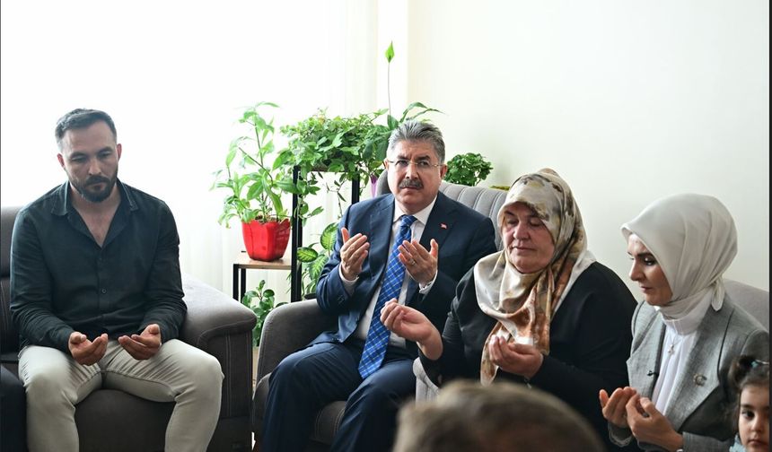 Bakan Göktaş Şehit Polis Memuru Fatih Dalgıç'ın Ailesini Ziyaret Etti