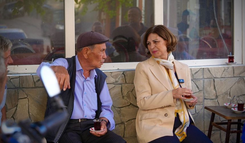 Başkan Ünlüce Emek Mahallesi’nde Esnaf Ve Vatandaşlarla Buluştu