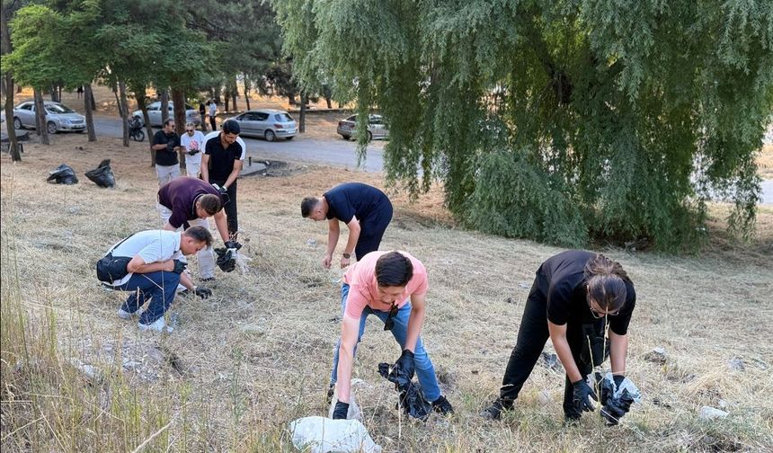 AK Partili Gençler Doğaya Sahip Çıktı