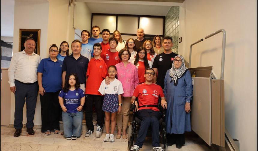 Başkan Ünlüce Şampiyon Sporcuları Ağırladı
