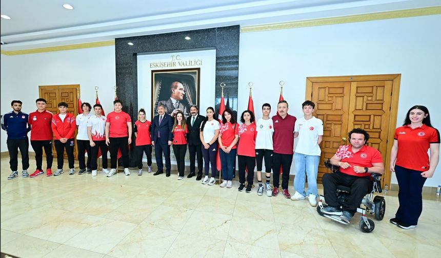 Vali Yılmaz Milli Sporcuları Makamında Kabul Etti