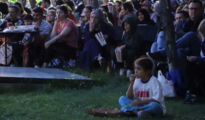 Açık Hava Sinema Gecelerine Yoğun İlgi