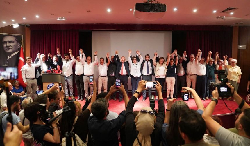 Başkanlar Görkemli Törenle YENİ Parti Rozeti Taktı