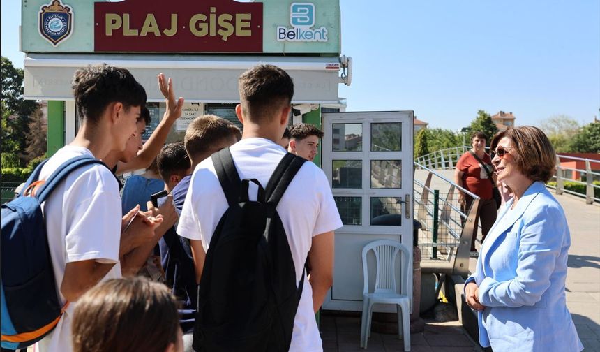 Başkan Ünlüce Kentpark Yapay Plajı'nda Vatandaşlarla Buluştu