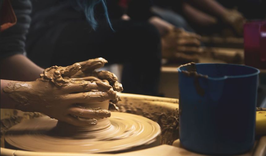 Köklü akademik geçmişi GSF ile sanat dünyasına uzanıyor