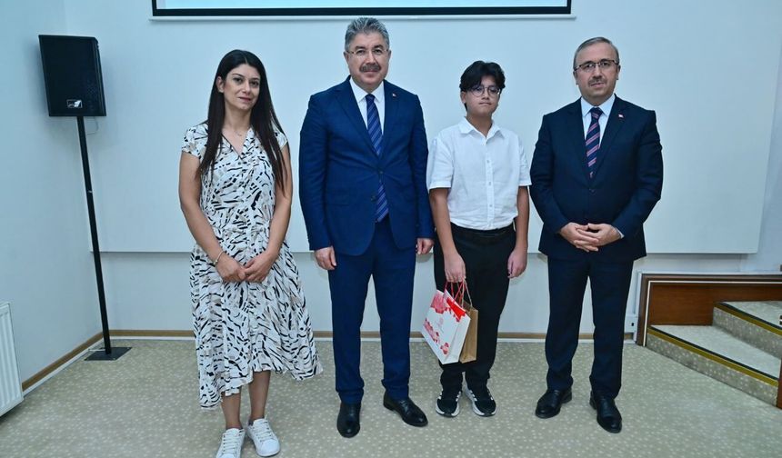 Vali Yılmaz Sınav Şampiyonlarını Tebrik Etti