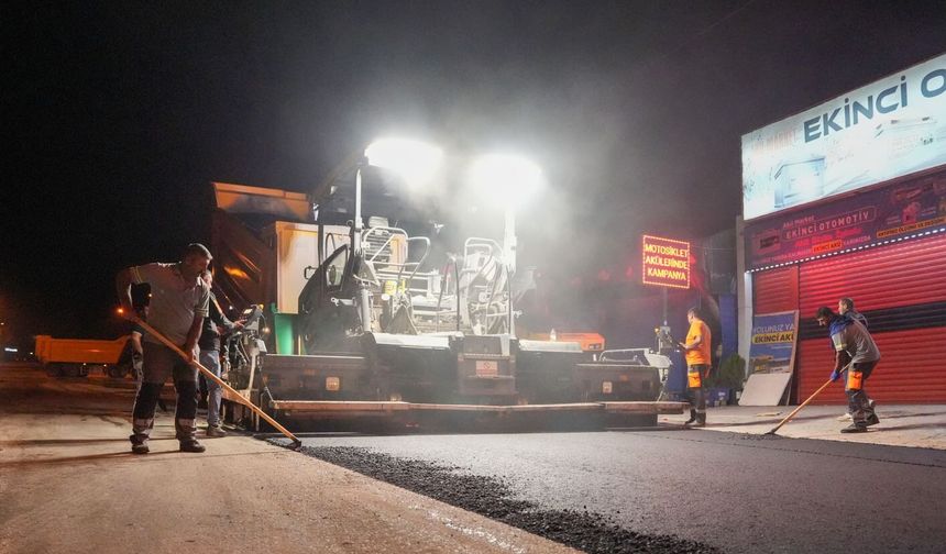 Gece Mesaisiyle 2. Arabacılar Caddesi’nde Yollar Yenileniyor
