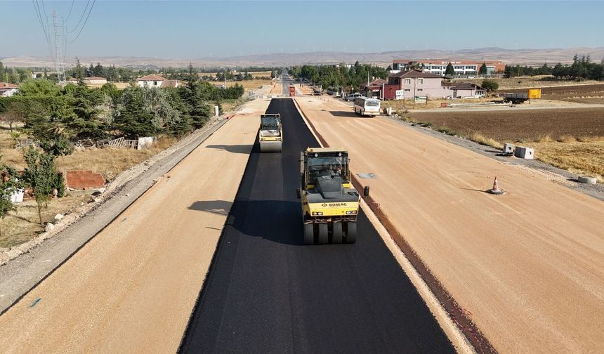 Büyükşehir 100. Yıl Bulvarı’nda Asfalt Çalışmasını Sürdürüyor