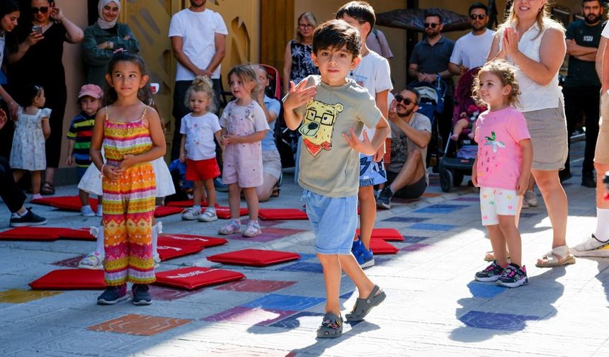 Hayal Orkestrası Sanat Sokağı'nda Çocuklarla Buluştu