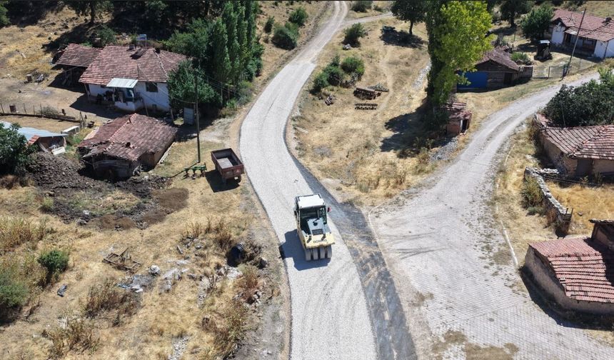 Büyükşehir Belediyesi’nden Kırsalda Sathi Kaplama Çalışmaları