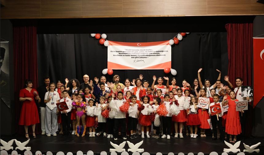 Çocuklar Zafer Bayramı’nı Sanatla Kutladı