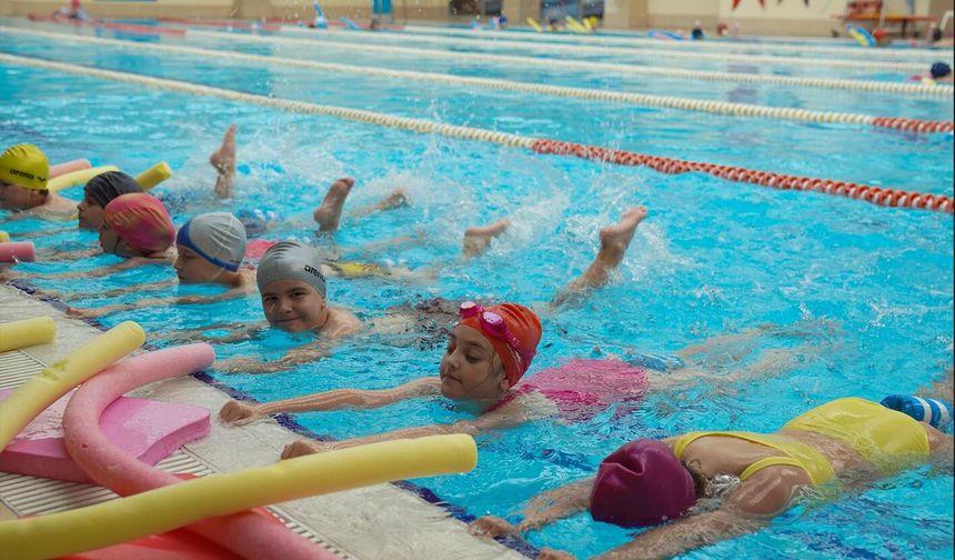 Tepebaşı'nda Çocuklar Sağlıklı Bir Geleceğe Kulaç Atıyor