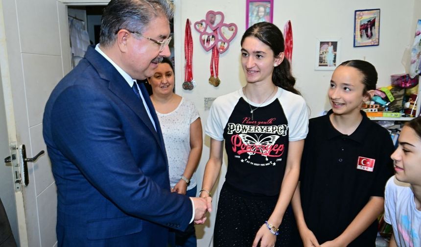Vali Yılmaz Subaş Ailesine Ziyaret Etti