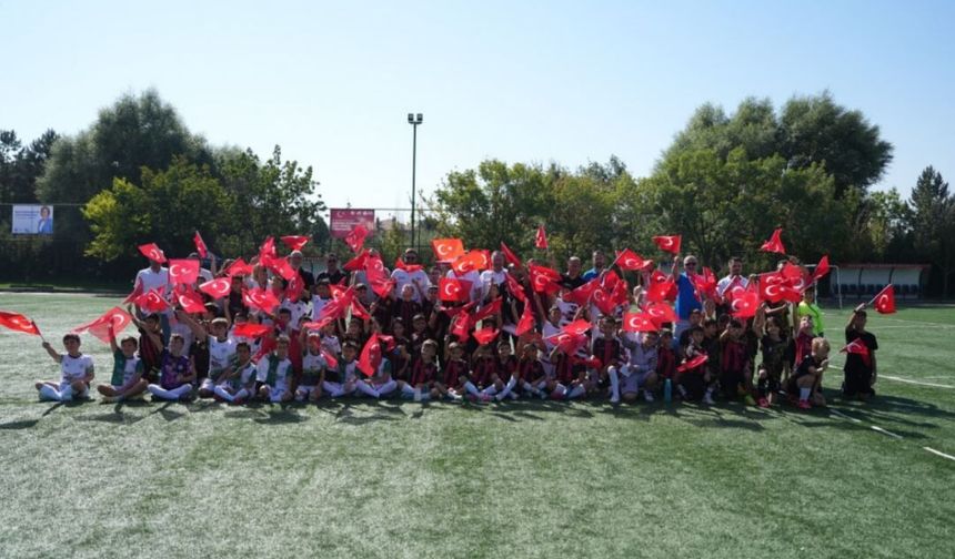 Zaferden Kurtuluşa Mini Minikler Futbol Şenliği