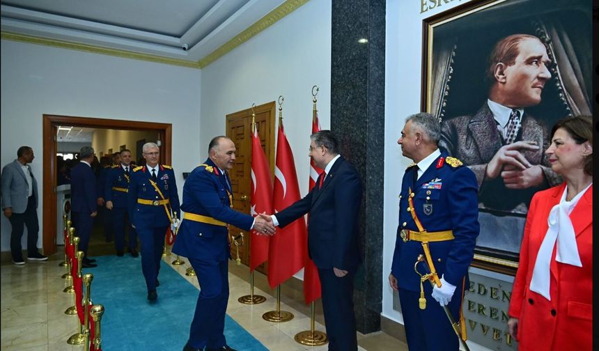 Valilik Makamında Tebrikleri Kabul Ettiler