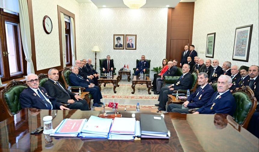 Vali Yılmaz Gazileri Makamında Ağırladı