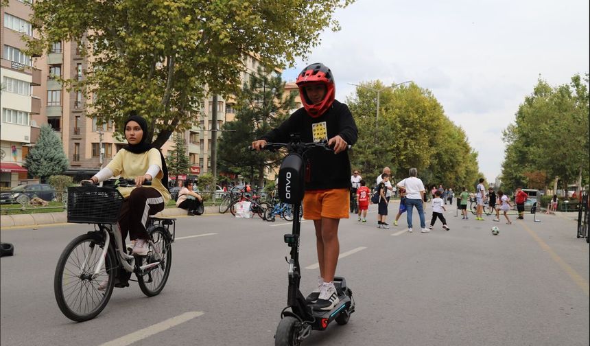 Arabasız Pazar’da Bulvarlar Yayaların Oldu