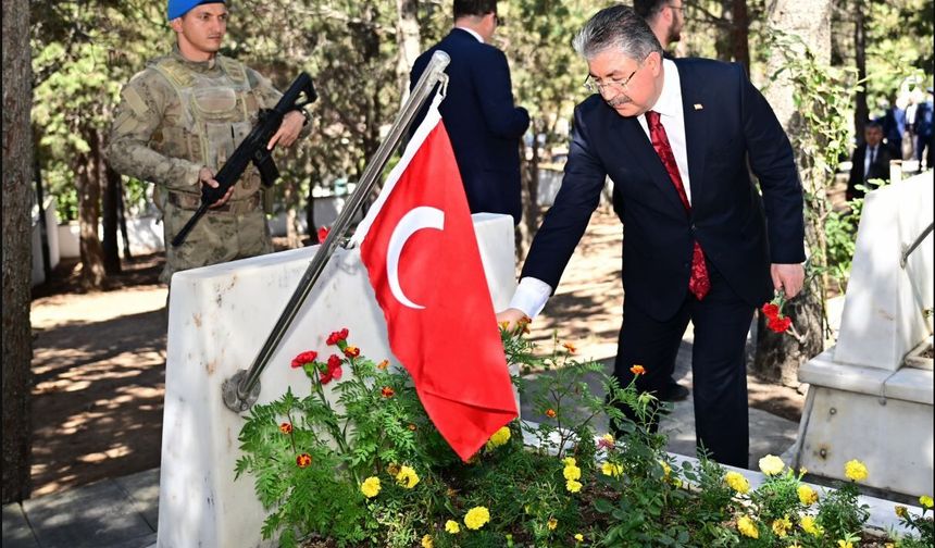 Kanlıpınar Şehitliği’nde Anma Töreni