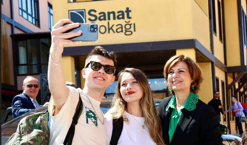 Eskişehir Büyükşehir Belediyesinden Üniversiteli Gençlere Eğitim Desteği