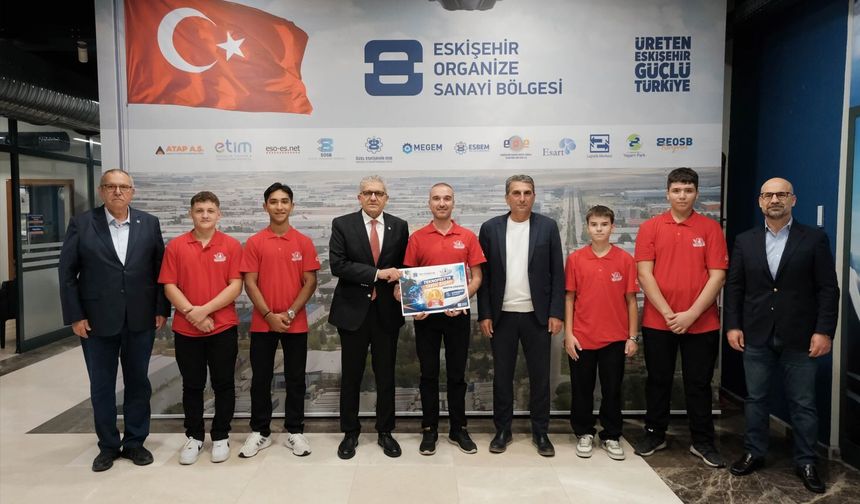 TEKNOFEST’te 4 Türkiye Derecesi Alan Öğrencilerden Eskişehir OSB’ye Ziyaret