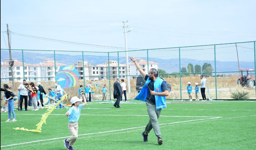 Uçurtmalar Vurulmasın Gökyüzü Çocuklara Kalsın!