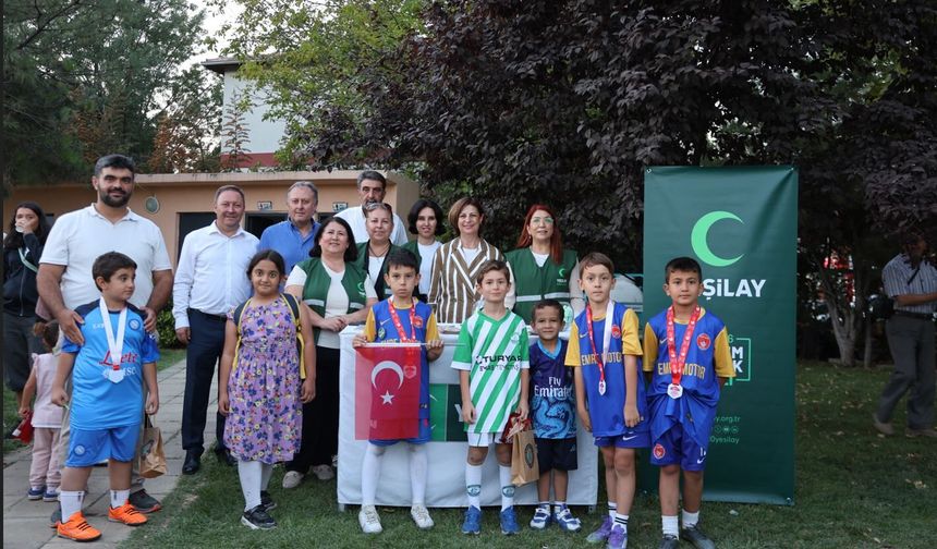 Başkan Ünlüce Minik Kramponların Zafer Coşkusuna Ortak Oldu