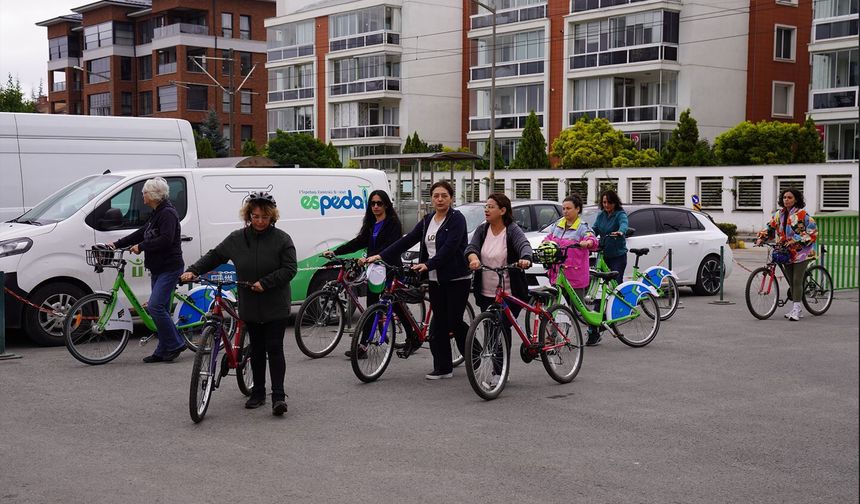 Bisiklete İlk Adım Atölyesi’nde İlk Pedallar Birlikte Atıldı