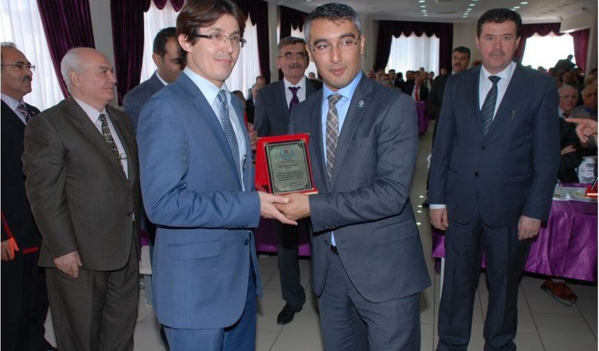 12 Yıl Önce Haksız Şekilde Görevden Alınan Zeynel Cengiz Okul Müdürlüğüne Döndü